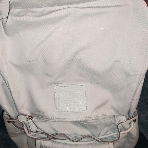 🌊Seafoam Coach Turnlock Backpack - Picture 13 of 14